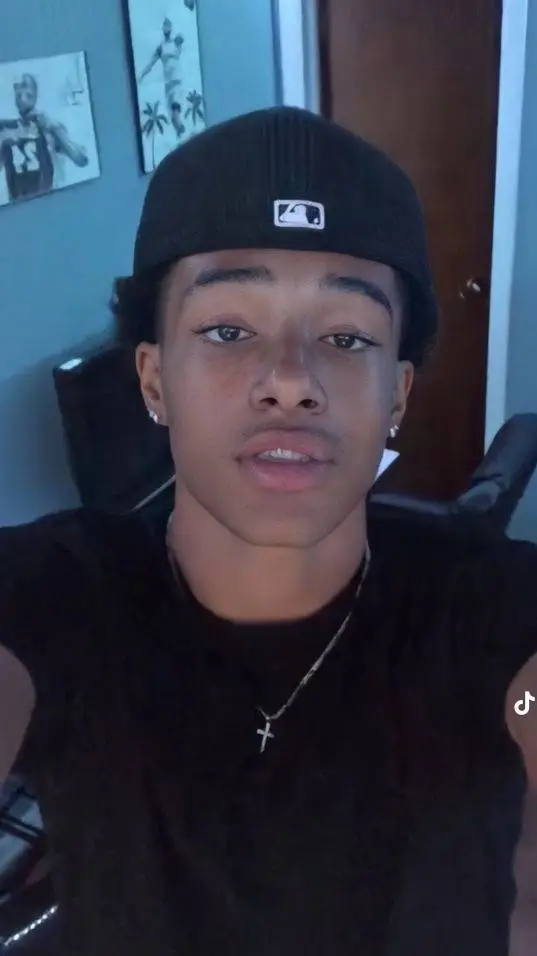 ai character: ash background