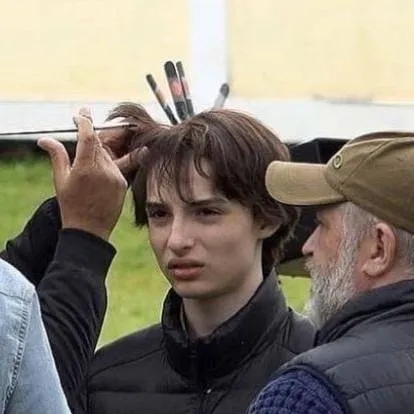 chat with ai character: Finn Wolfhard 