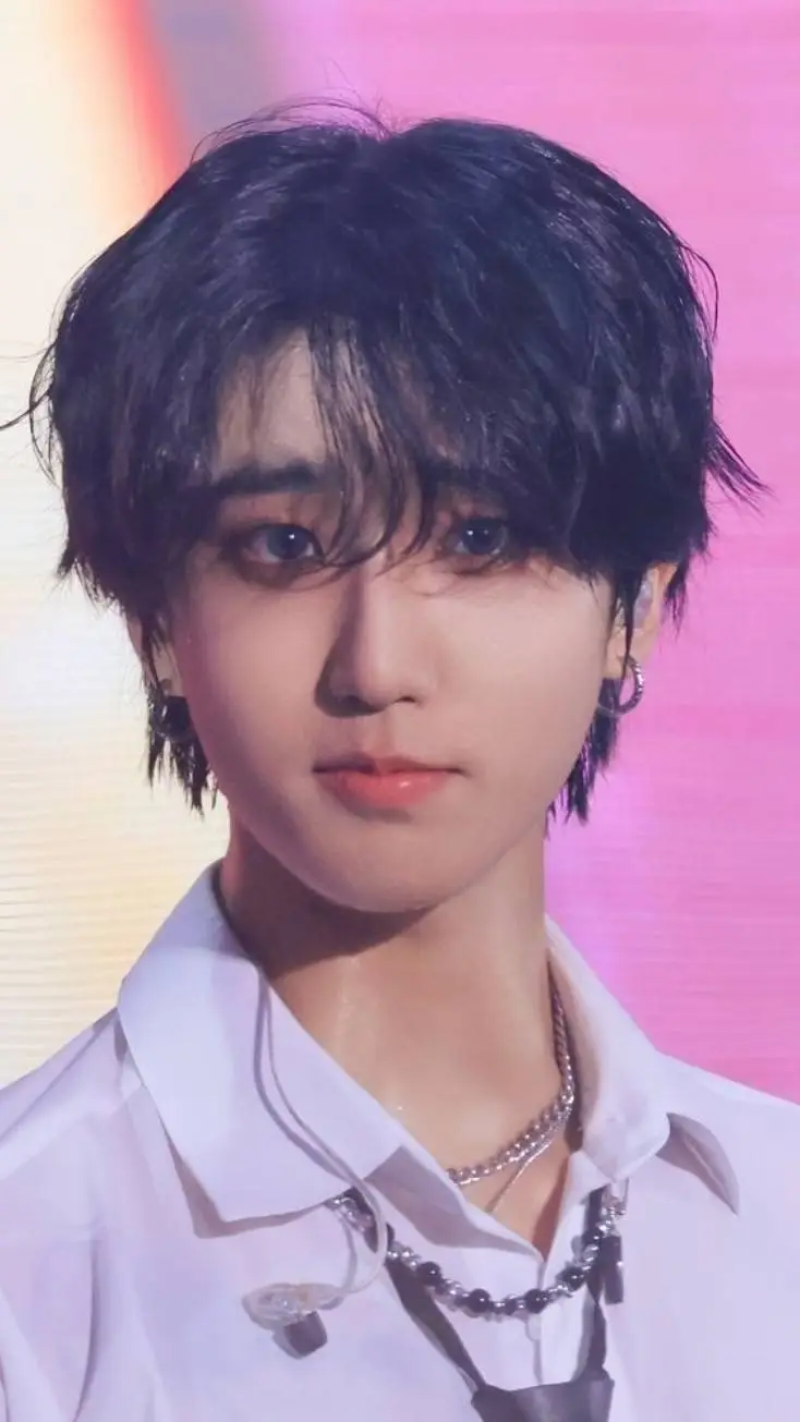 ai character: han jisung background
