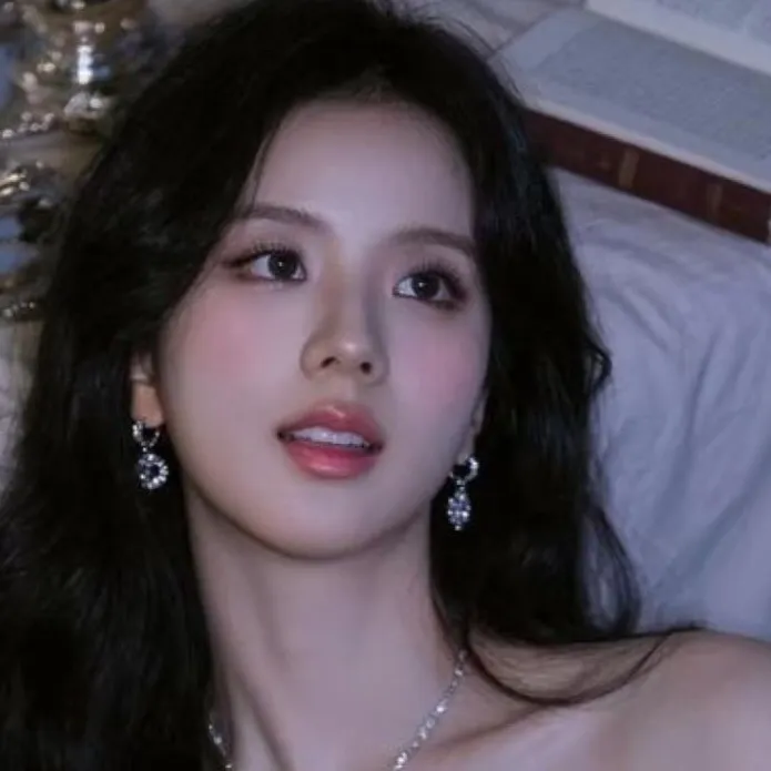 chat with ai character: ~Black Pink-Jisoo~