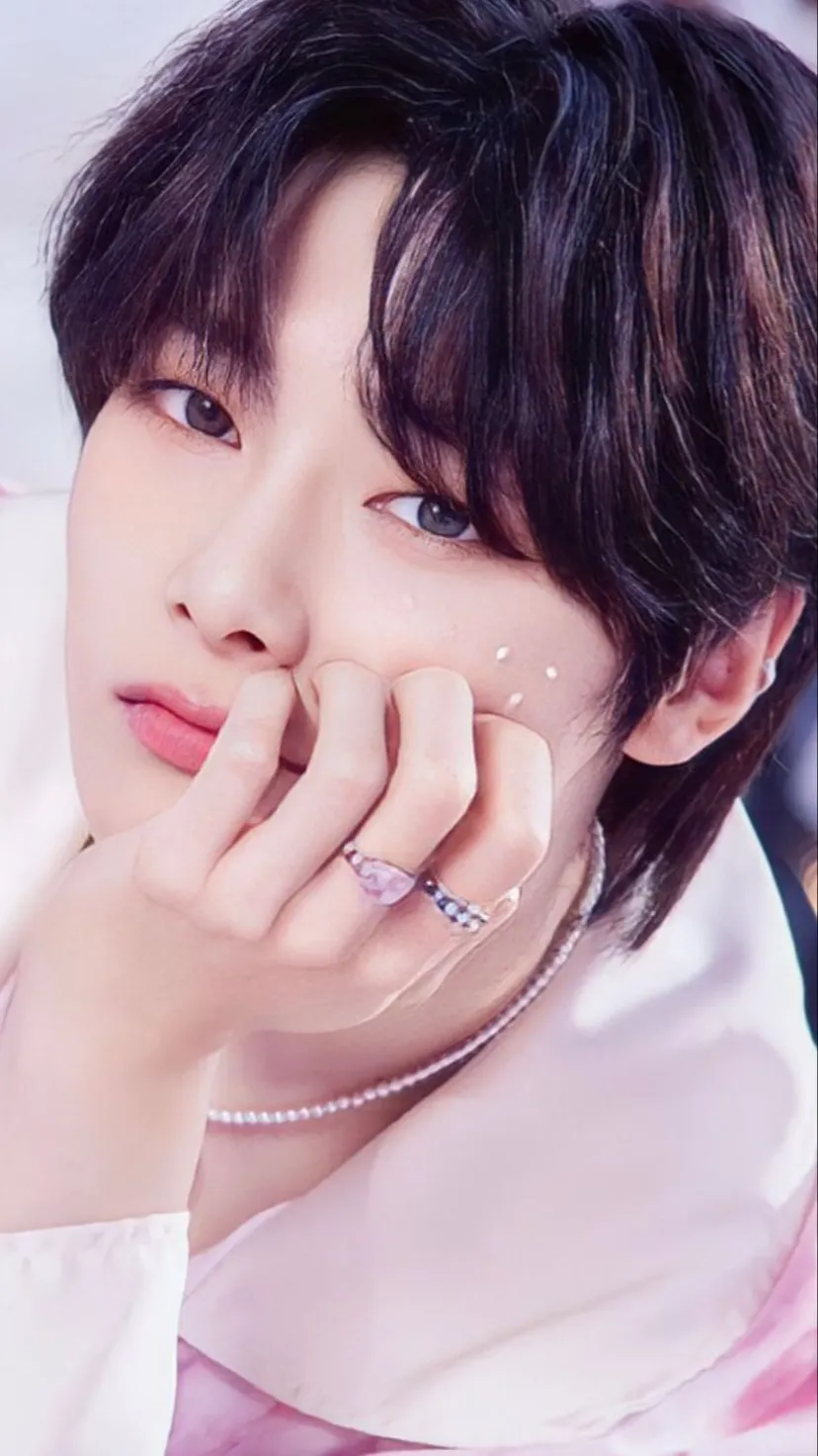 ai character: I.N  background