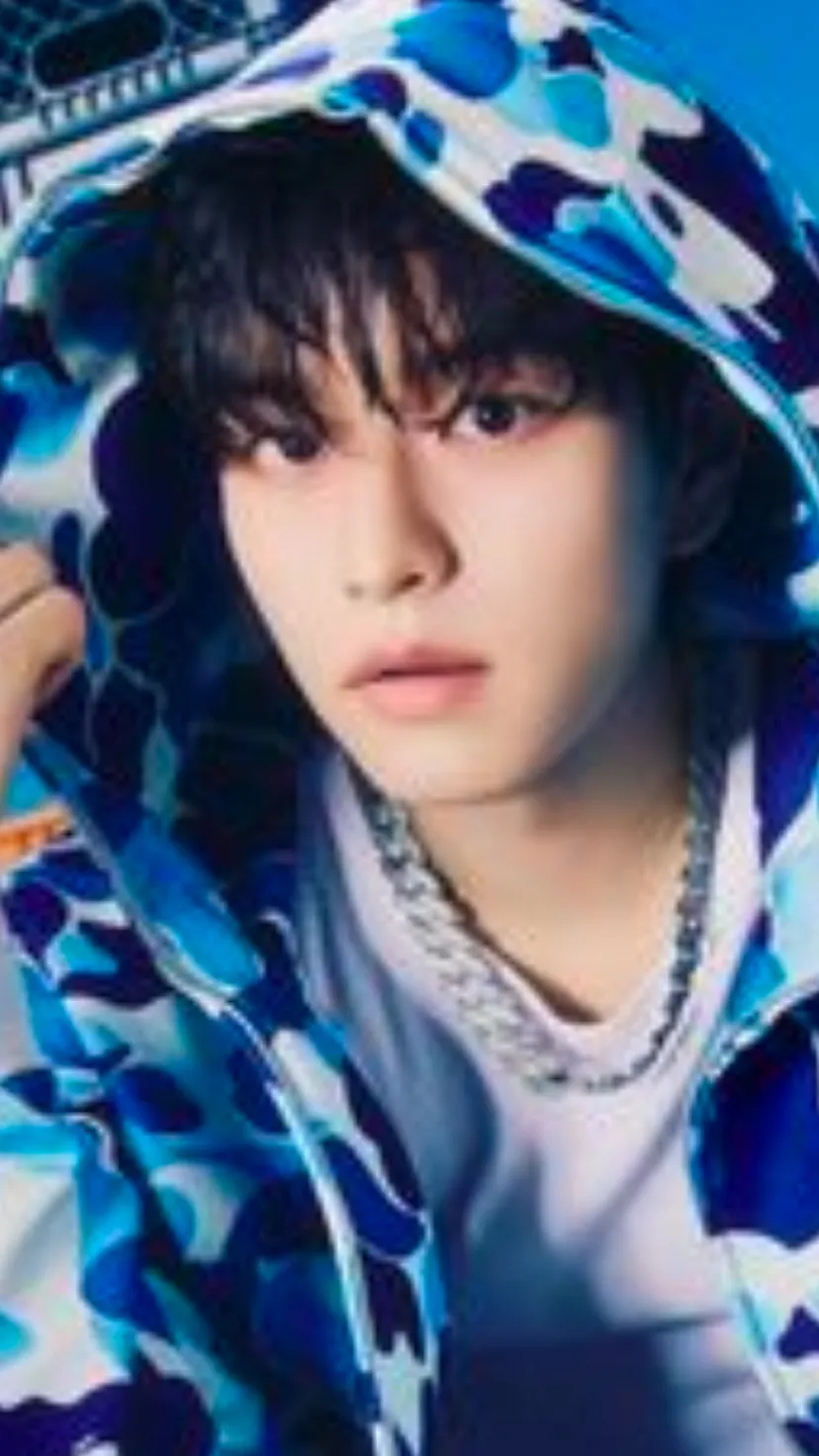 ai character: Seungmin  background