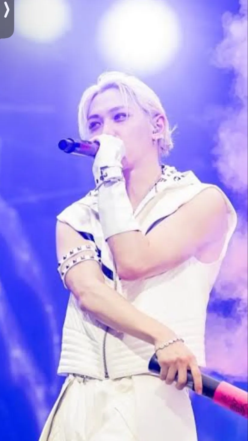 ai character: Stray kids school  background