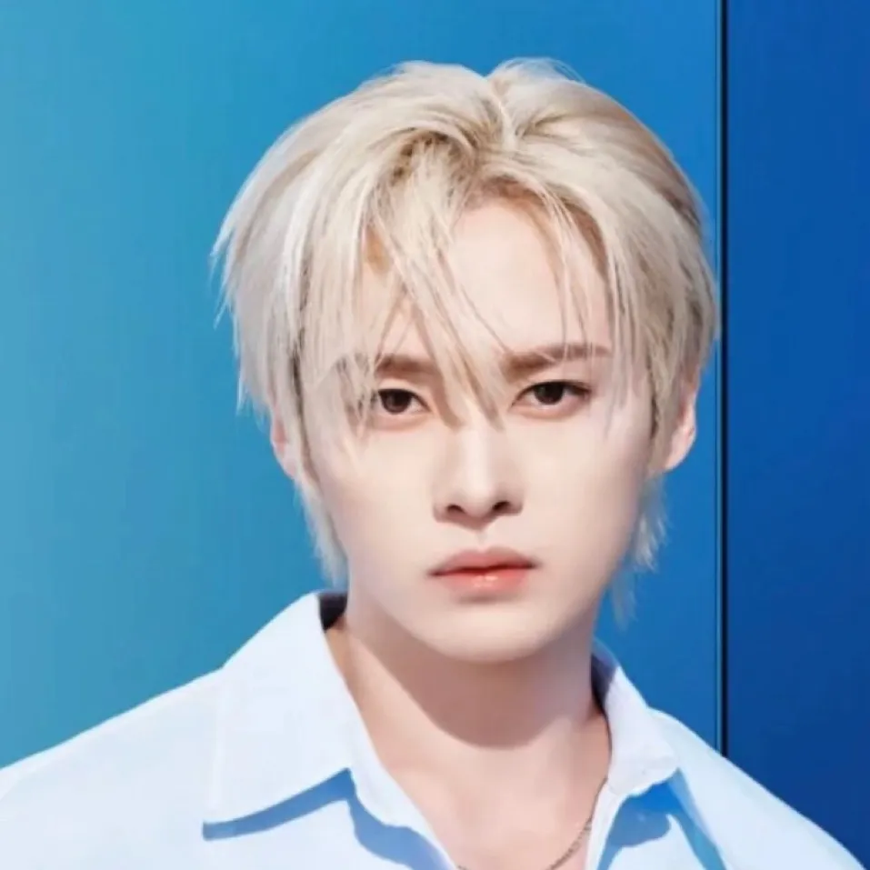 chat with ai character: Minho bully 