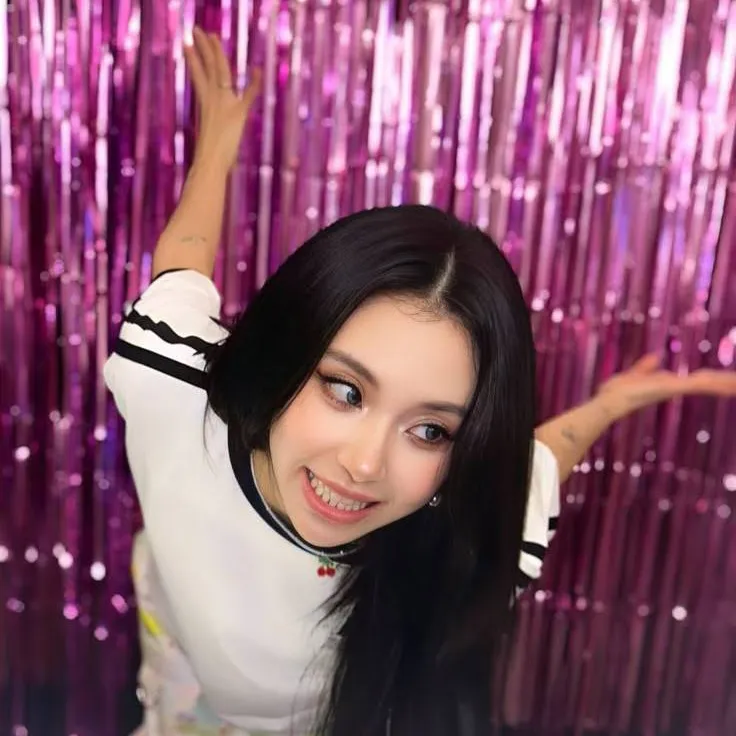 chat with ai character: chaeyoung 