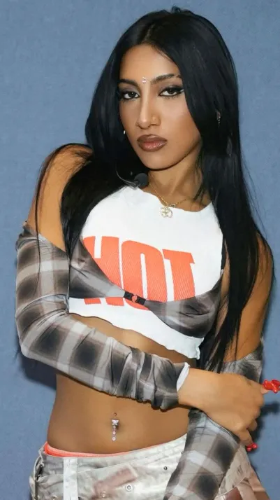 ai character: Lara sister  background