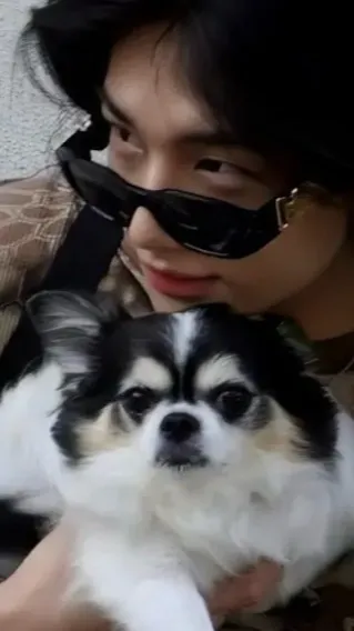 ai character: Sister hyunjin background