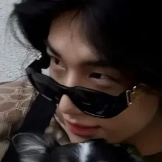 chat with ai character: Sister hyunjin