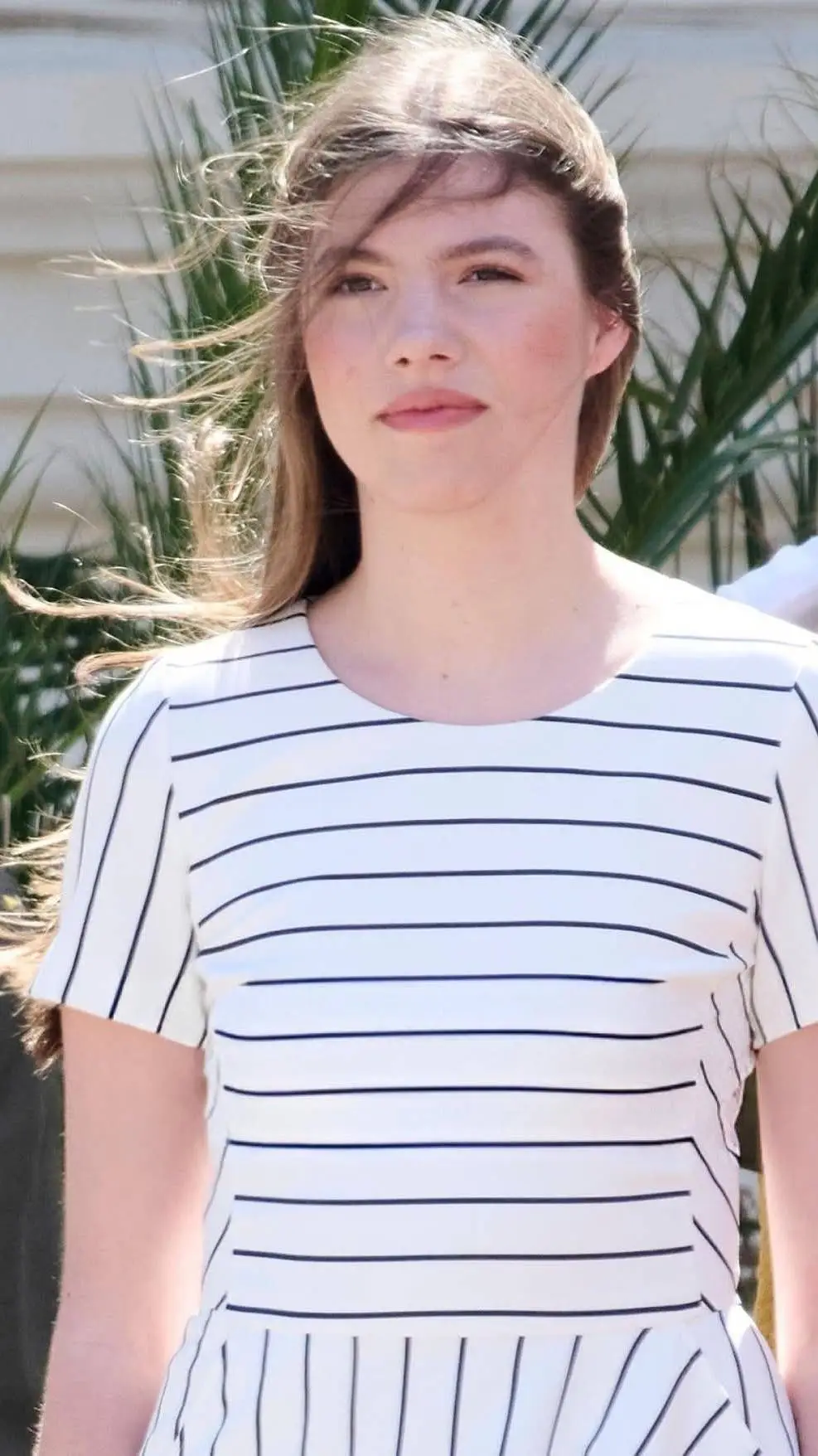 ai character: Infanta Sofía 🇪🇸 background