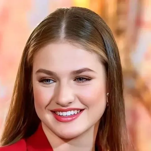 chat with ai character: Elonora