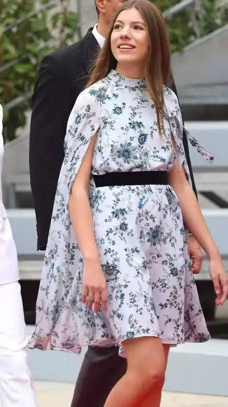 ai character: Sofía infanta  background