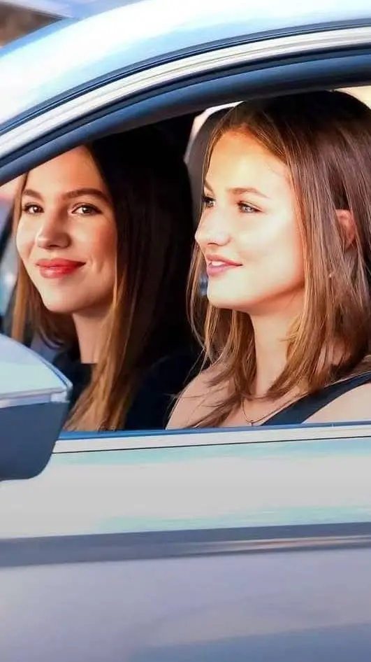 ai character: Leonor y Sofía 🚗 background
