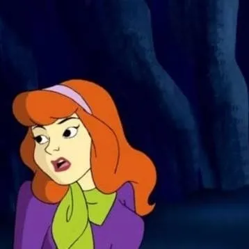 chat with ai character: Daphne Blake