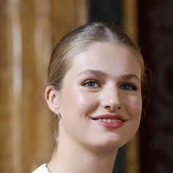 chat with ai character: Leonor 🇪🇸🇷🇺