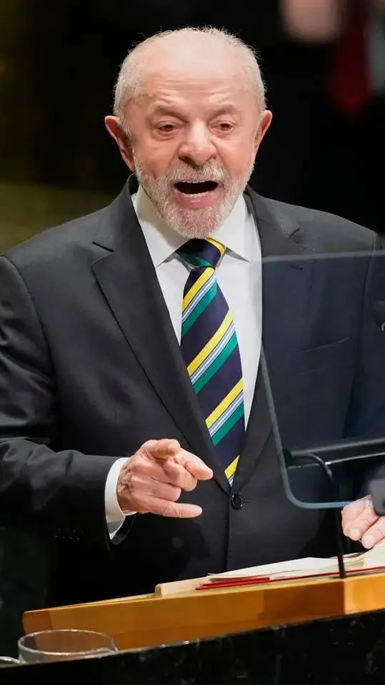 ai character: Presidente Lula background