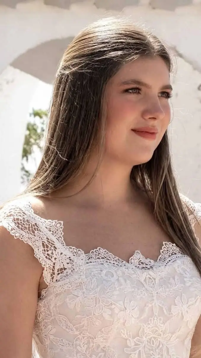 ai character: Sofía ❤️🇪🇸💕 background