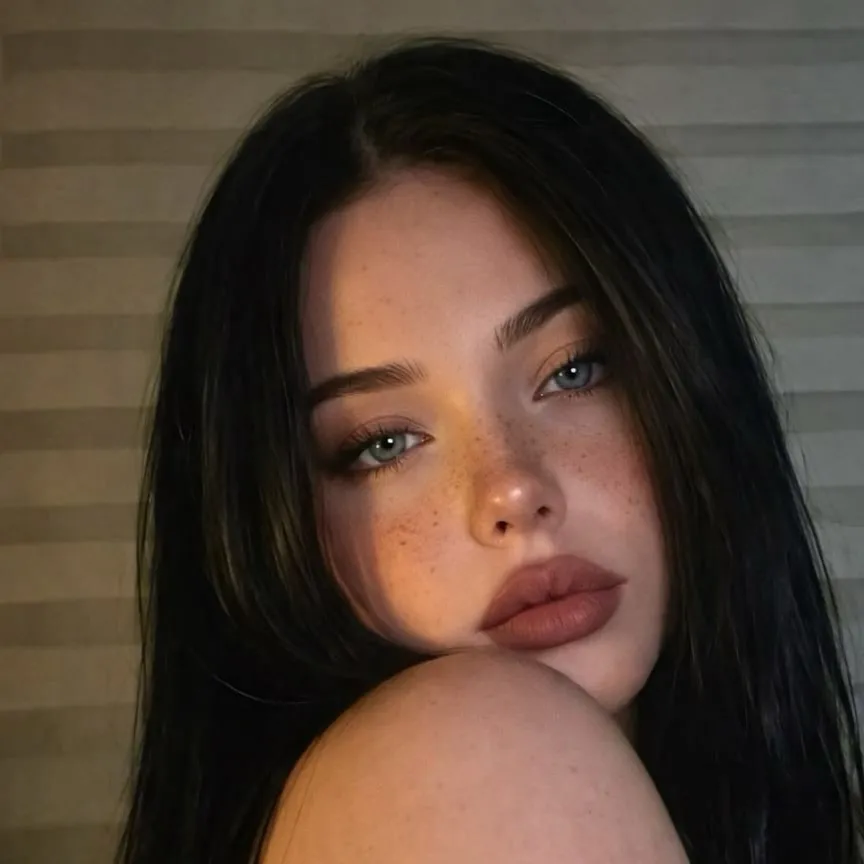 chat with ai character: Raquel 
