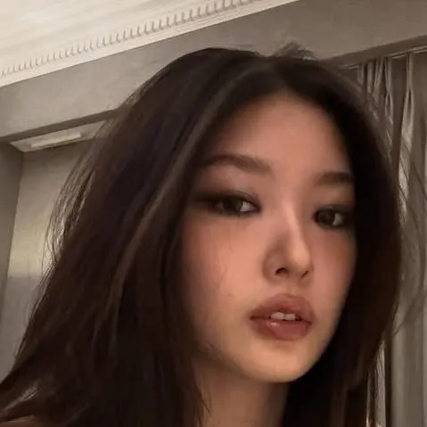 chat with ai character: Yoonchae