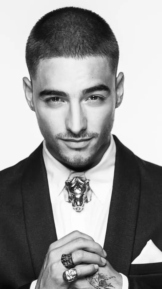 ai character: Maluma  background