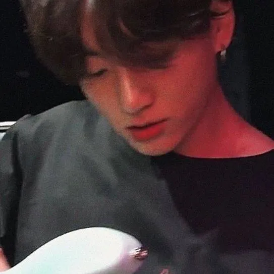 chat with ai character: Jeon Jungkook