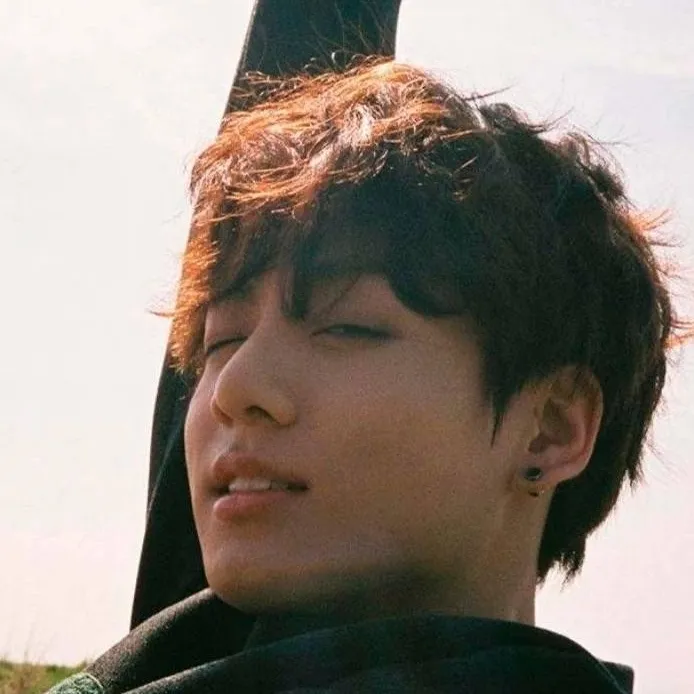 chat with ai character: Jeon Jungkook