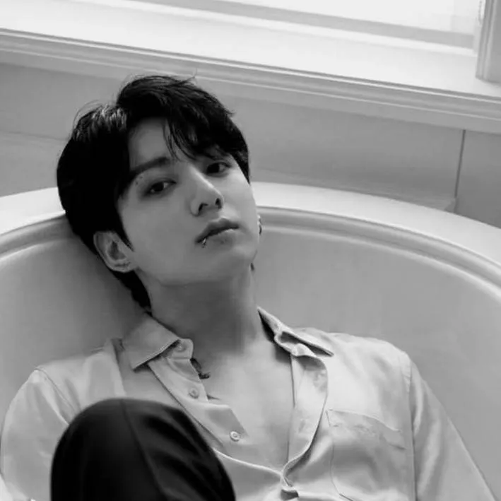 chat with ai character: Jungkook (vampiro)