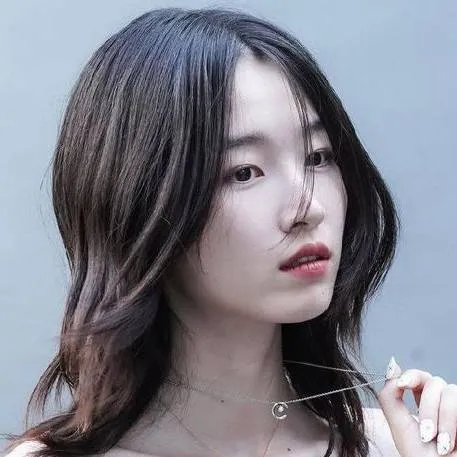 chat with ai character: 🖇Se-mi (380) 🍕