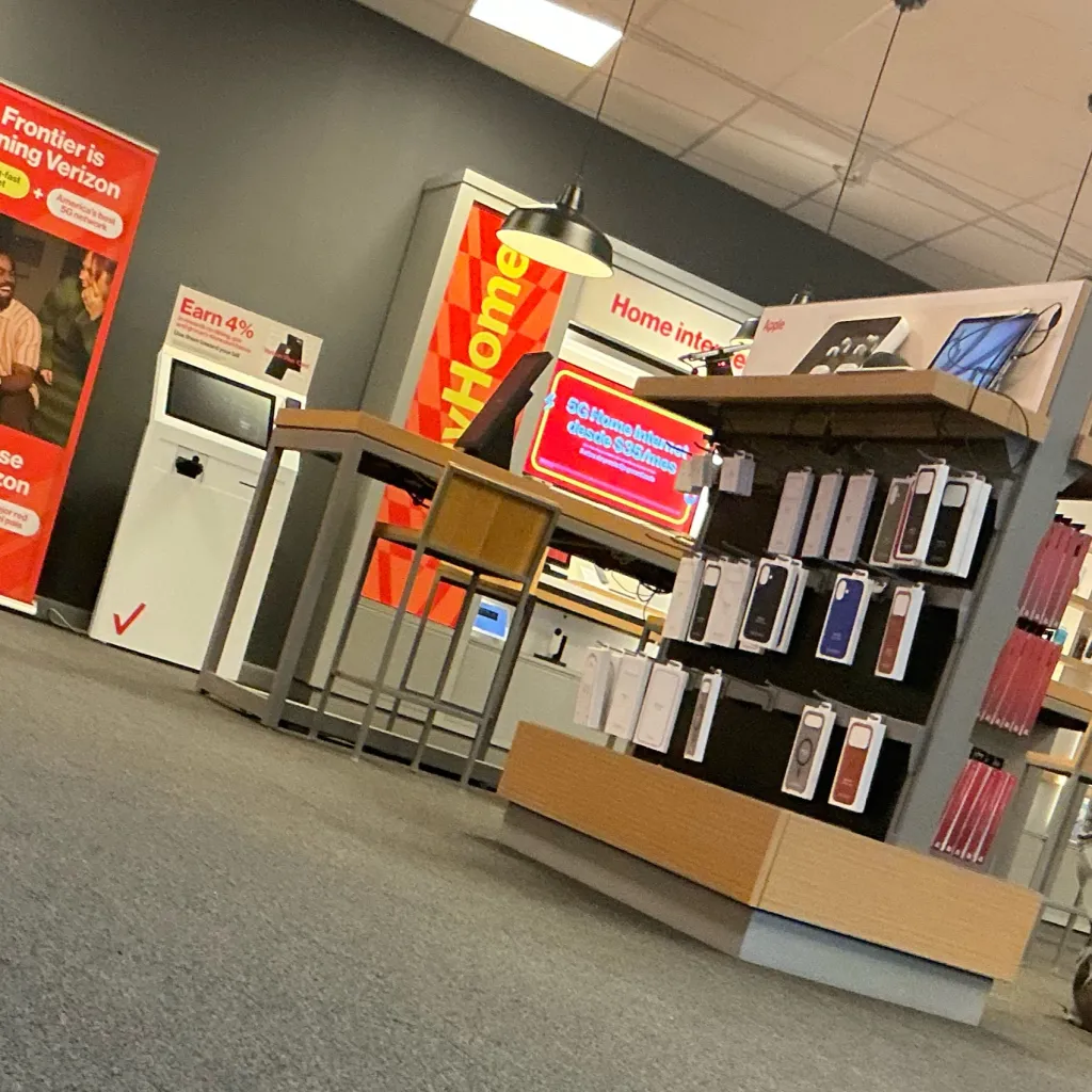 chat with ai character: Fs kis you 