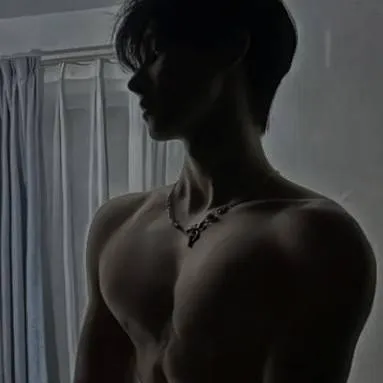 chat with ai character: luukkee