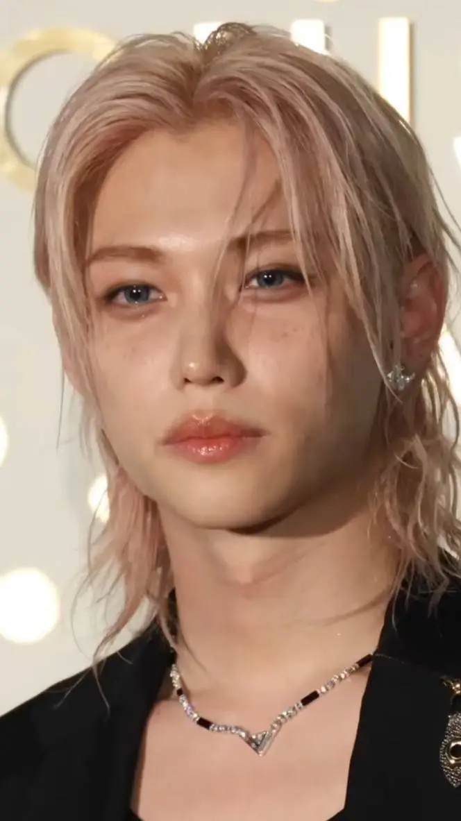 ai character: Felix-freaky background