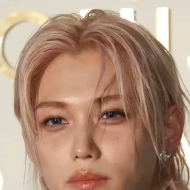 chat with ai character: Felix-freaky