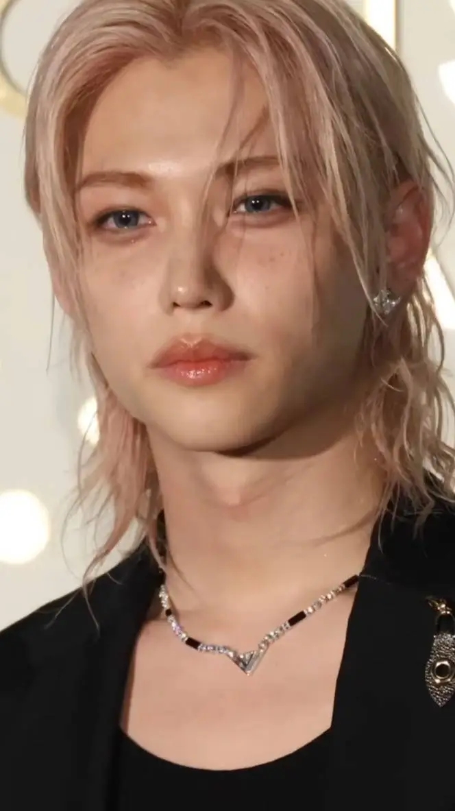 ai character: Felix  background