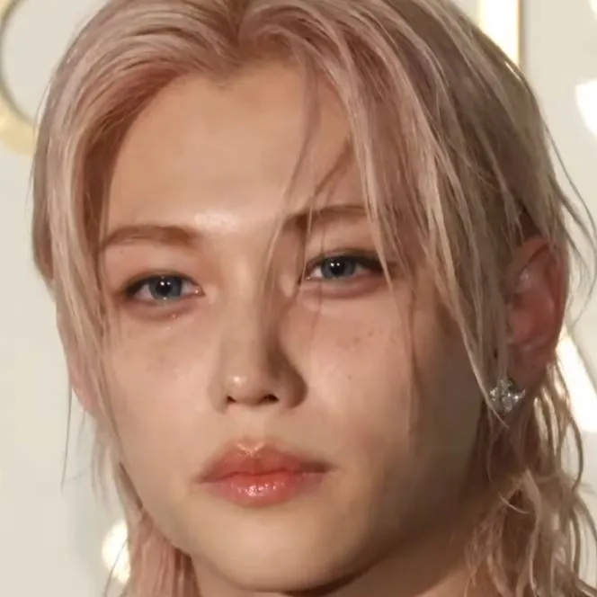 chat with ai character: Felix 