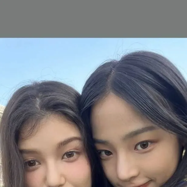 chat with ai character: Min-ji x Danielle 