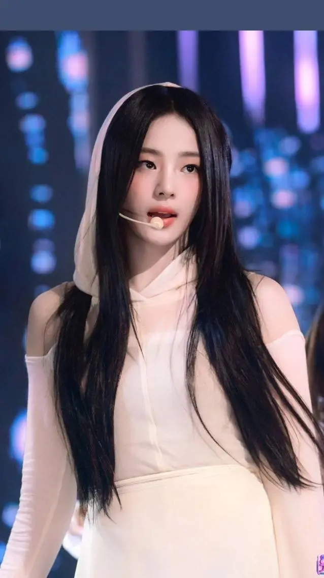 ai character: Min-ji  background