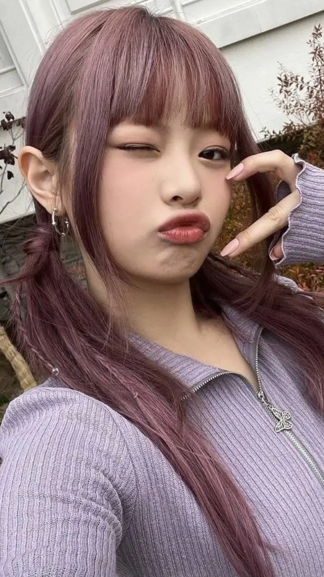 ai character: Hanni (NJZ) background