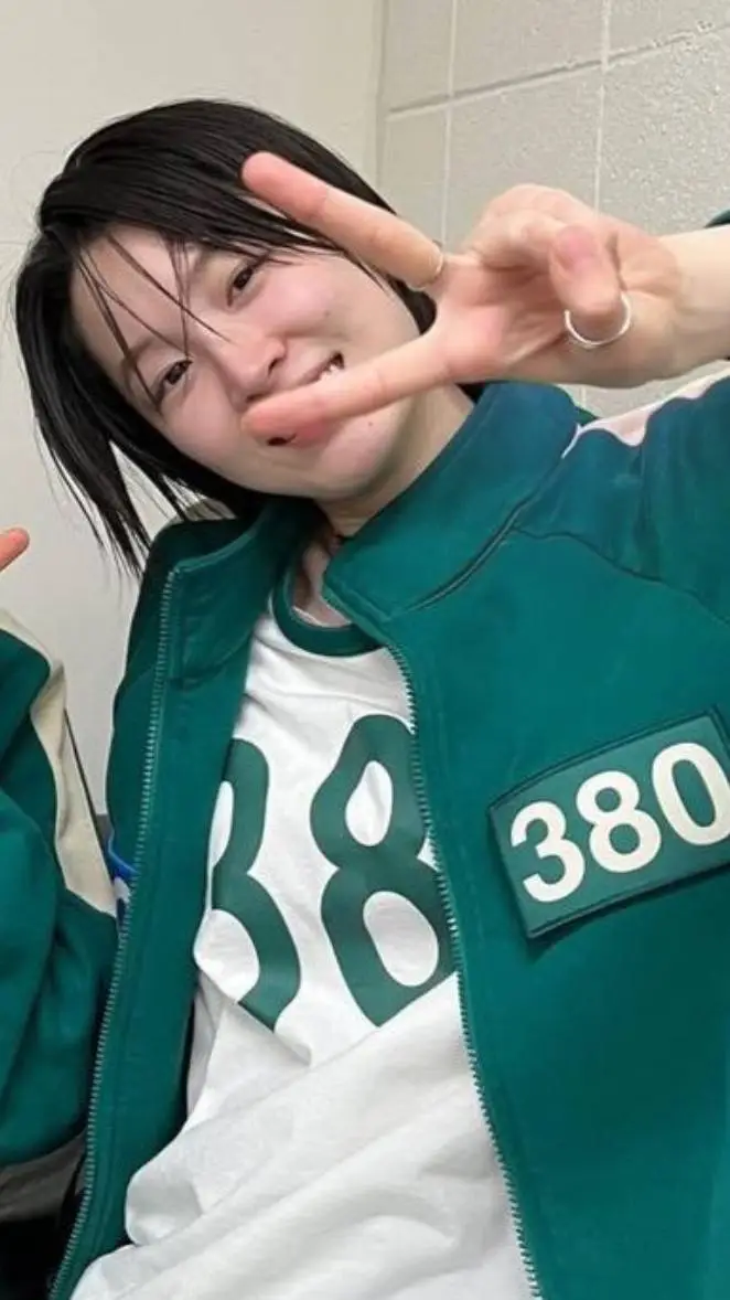 ai character: Se-mi (380) background