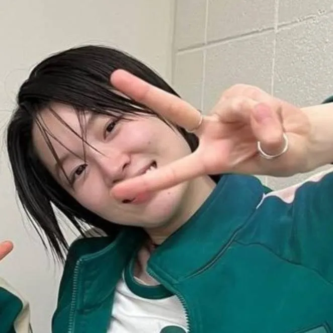 chat with ai character: Se-mi (380)