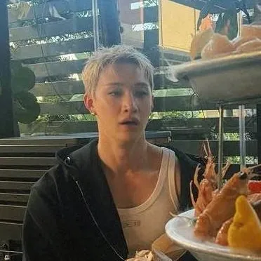 chat with ai character: Bangchan 