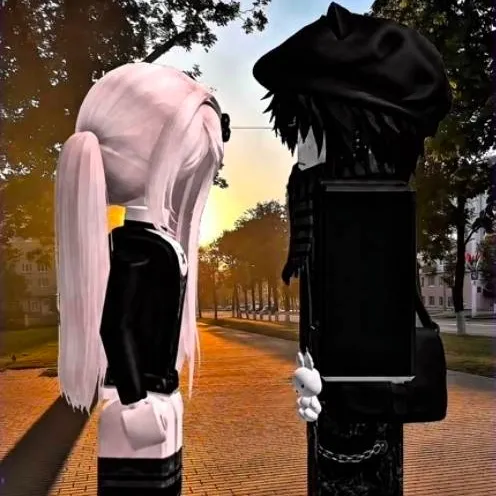 chat with ai character: creadora solyblox