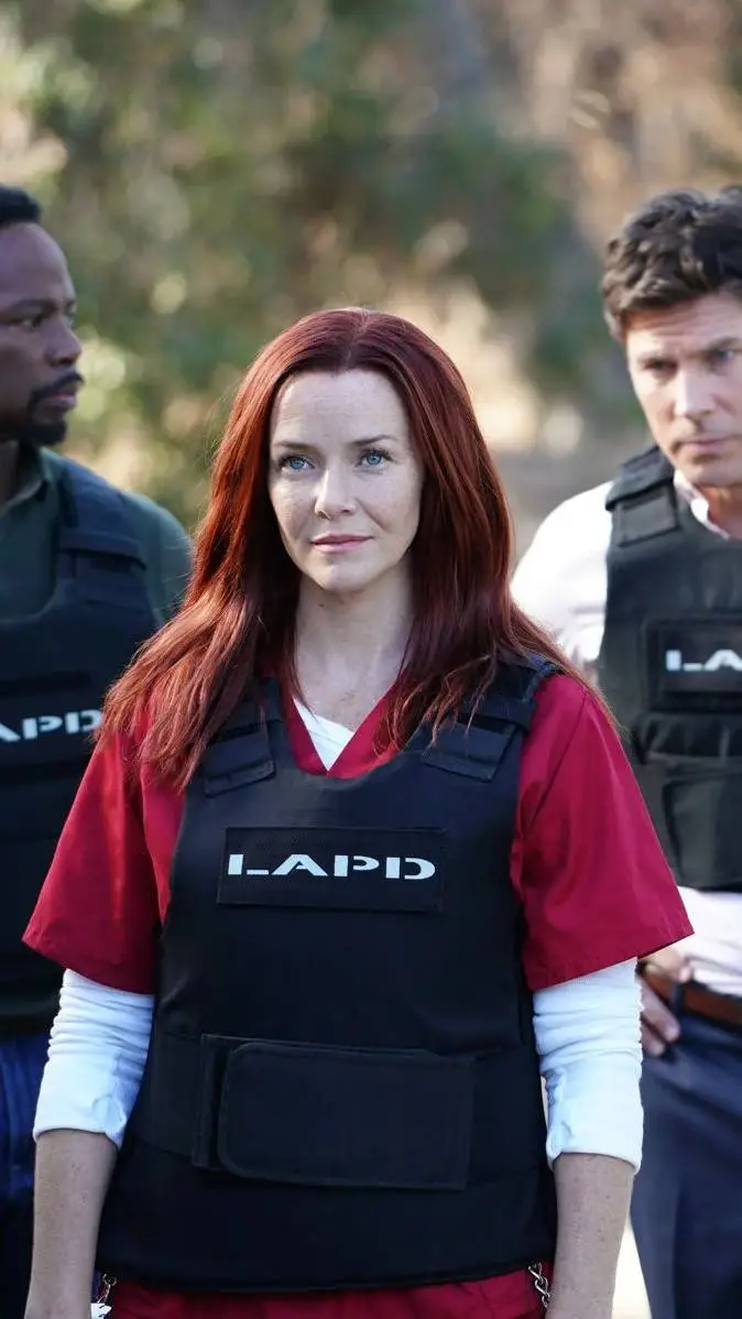 ai character: roslin dyer background