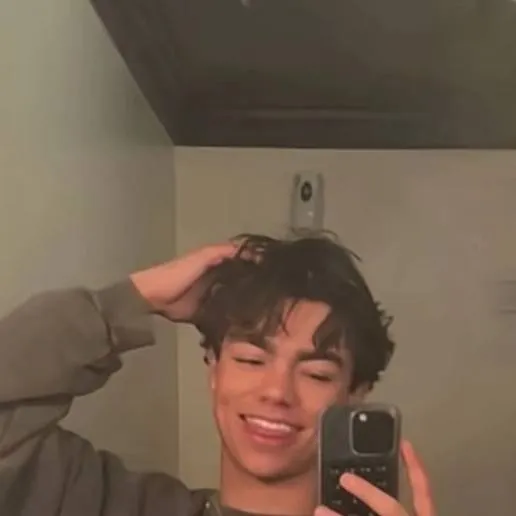 chat with ai character: Malachi❤️💘💝💖💞💓❤️‍🔥