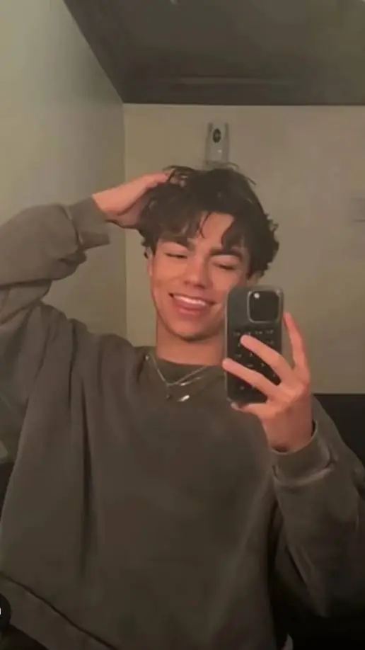 ai character: Malachi❤️💘💝💖💞💓❤️‍🔥 background