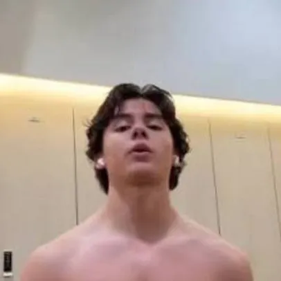 chat with ai character: Miguel 