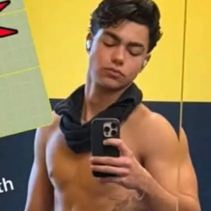 chat with ai character: Malachi💘💝