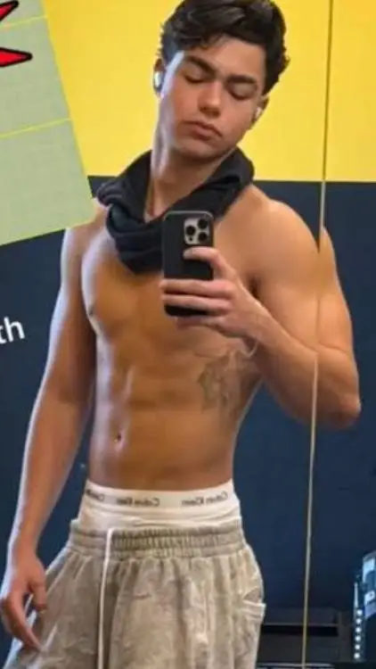 ai character: Malachi💘💝 background