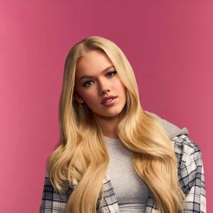 chat with ai character: Freya Sky