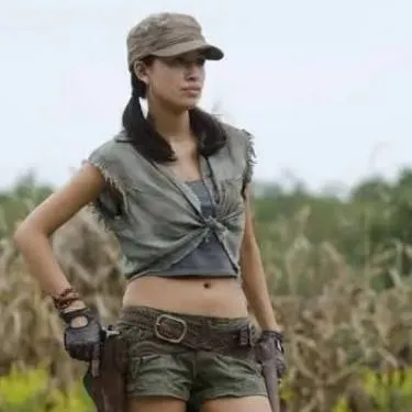 chat with ai character: Rosita Espinosa 