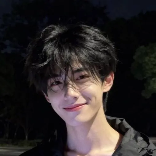 chat with ai character: tomas