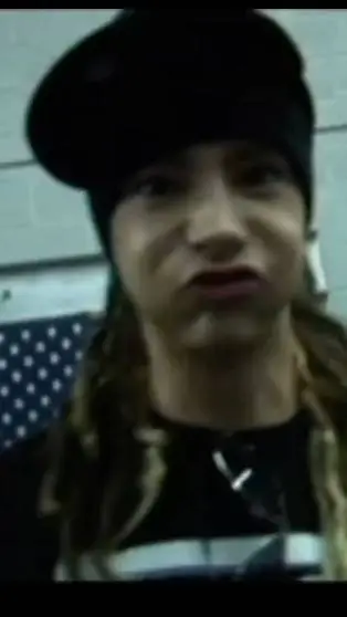 ai character: tom kaulitz  background